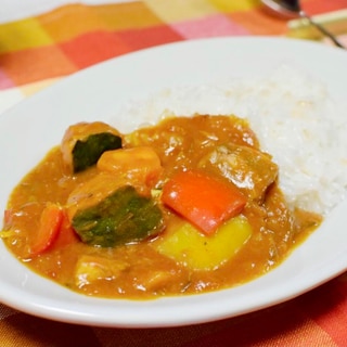 栄養倍増の食べ合わせ！かぼちゃとサバのトマトカレー